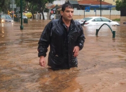 الأمطار تتسبب بغرق عدة شوارع في البلاد