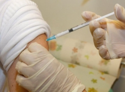 استطلاع يشير إلى أن 70% ممن تلقوا الجرعة الثانية من التطعيم شعروا بأعراض جانبية