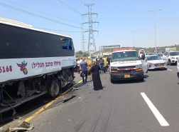 11 مصابا في حادث طرق بين حافلة وشاحنة قرب ياجور