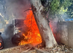 حيفا: إندلاع حريق في سيارات وحاوية لتجميع الكرتون