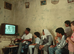 دخول التلفاز إلى بيوت العائلات الفلسطينية في حيفا بعد النكبة: نافذة على العالم وتجديد للتواصل