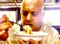 هل تبحث عن تجربة حمص أصيلة لا تُنسى؟
