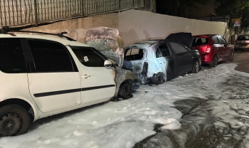 حريق يلتهم سيارتين في حيفا ليلًا.. طواقم الإطفاء تمنع كارثة أكبر