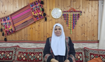 حسنية ابن بري.. من الخياطة المنزلية إلى تأسيس بيت للضيافة والتراث البدوي في رهط