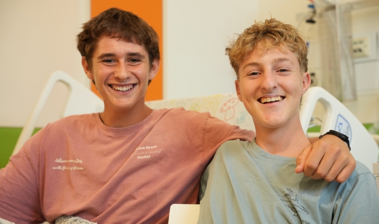 مرض عيون نادر يكشف إصابة مراهقين بـ حمى الكهوف في رامبام حيفا