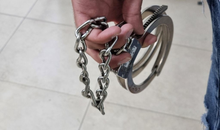 شرطة حيفا تضبط وكر قمار غير قانوني وتحرّر عشرات المخالفات خلال حملة في المدينة