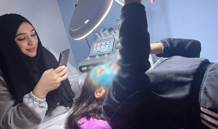 العناية بالبشرة في أوقات الطوارئ: كيف نحافظ على نضارتها رغم التوتر والمكوث الطويل في المنزل؟