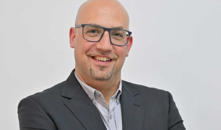 فخر في الكرمل: د. محمد حمد سعيد يفوز بـ جائزة الطبيب الباحث المتميز الشاب لعام 2025