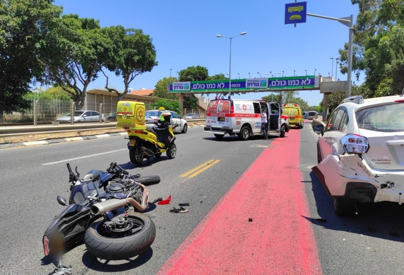 حادث بين دراجة نارية ومركبة خصوصية في حيفا