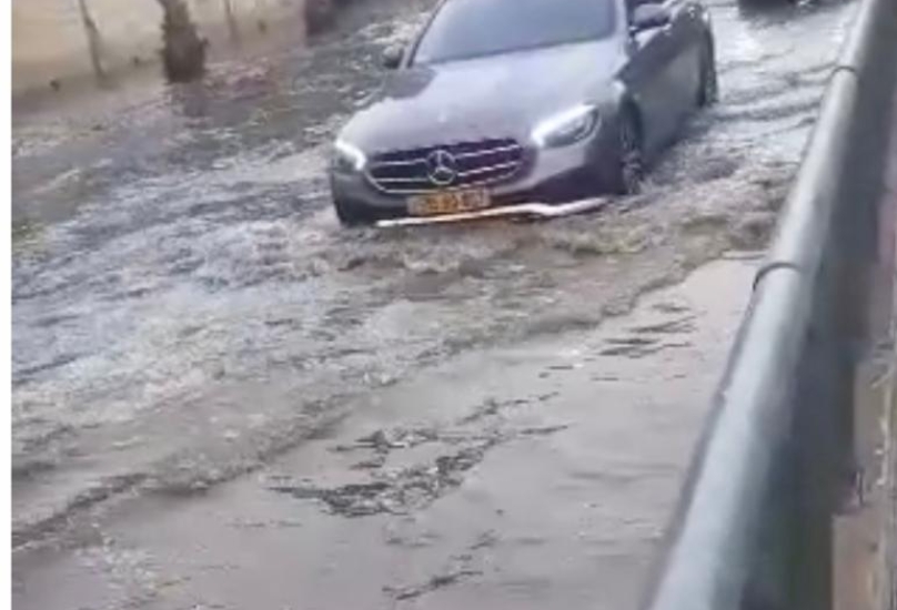 فيضان مياه الامطار في منطقة  جسر باز  في مدينة حيفا