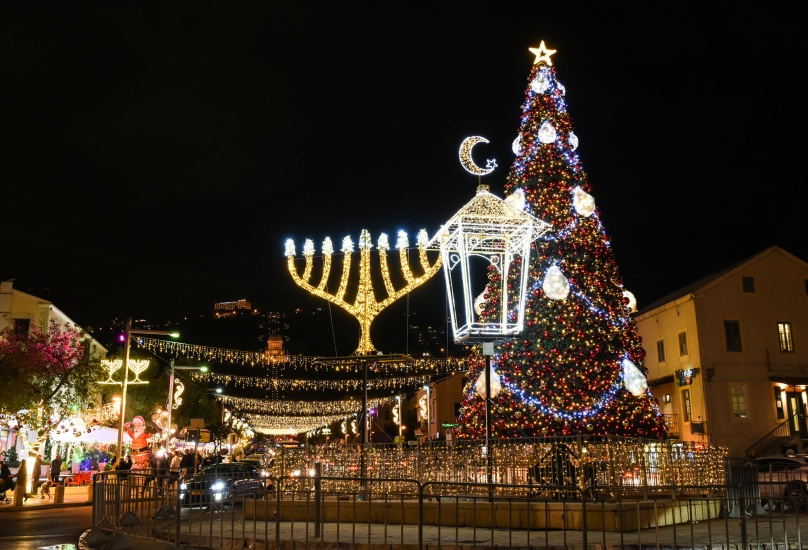 إضاءة شجرة عيد الميلاد في رعية مار الياس حيفا2021