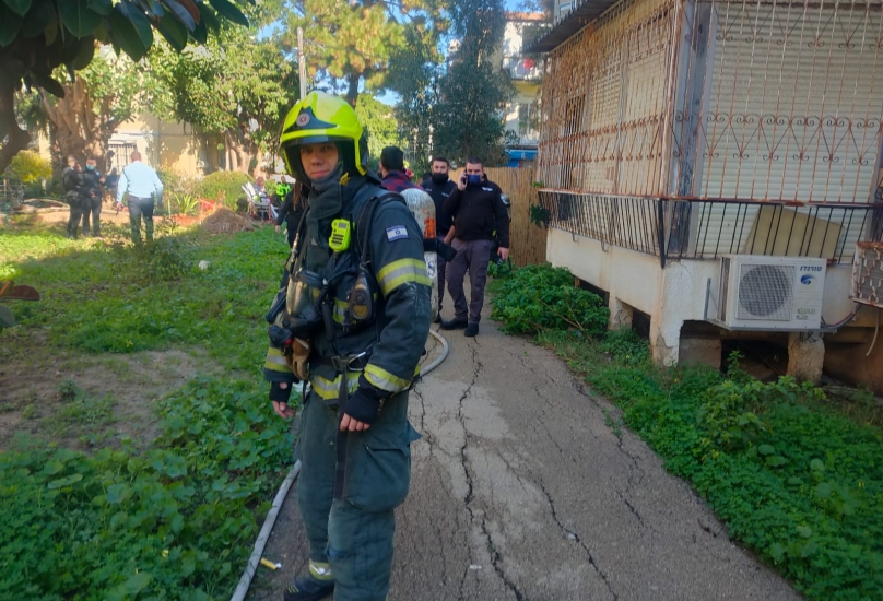 تخليص عالقة اثر اندلاع حريق داخل منزل في مدينة حيفا