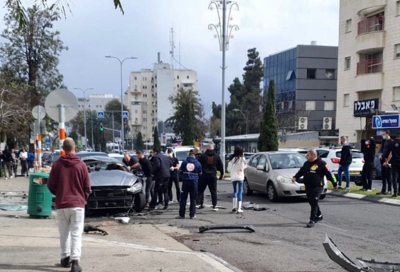 3 إصابات بينها خطيرة بانفجار سيارة قرب حيفا
