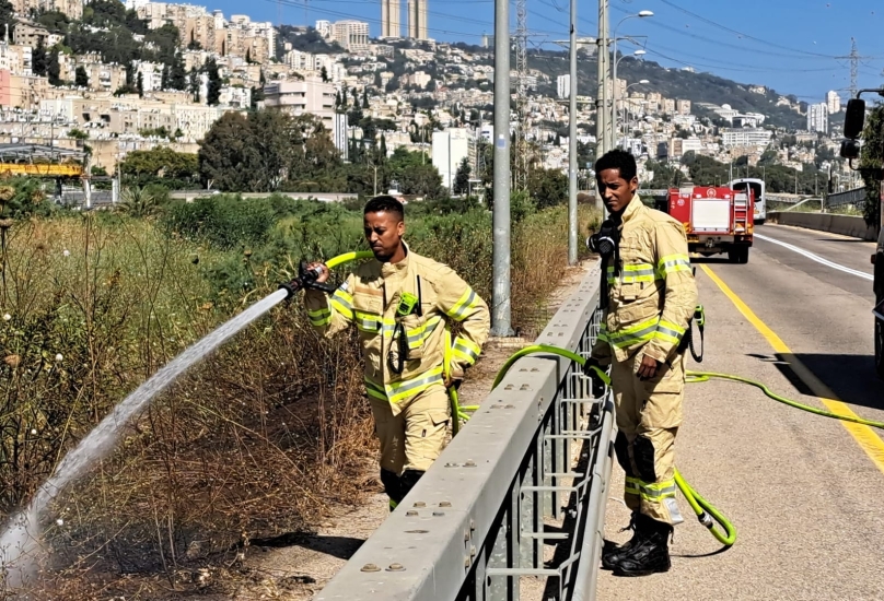 حيفا - إندلاع حريق في منطقة اشواك ادت الى تشويشات في عمل المتروبوليت
