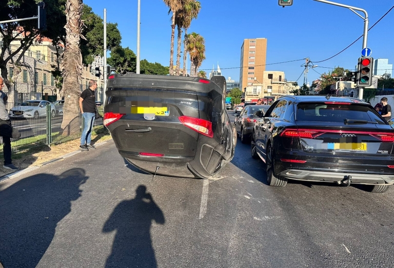 حيفا:  إنقلاب مركبة جراء حادث طرق ذاتي