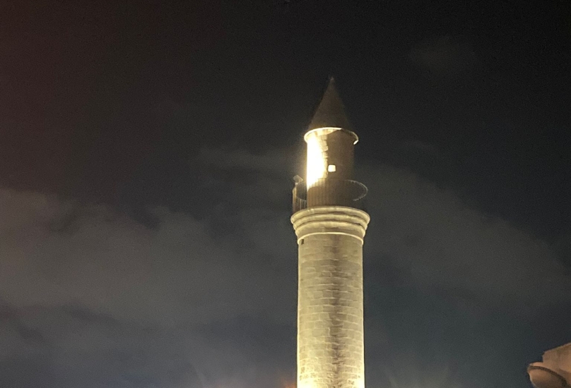 حيفا : إضاءة المسجد الصغير استقبالا لذكرى المولد النبوي الشريف