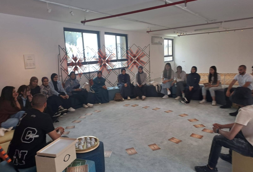 بيت الكرمة يستضيف طلابًا من وادي عارة ضمن برنامج مفاتيح حيفا