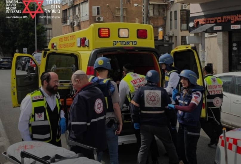 **الصورة بلطف عن صفحة نجمة داوود الحمراء.